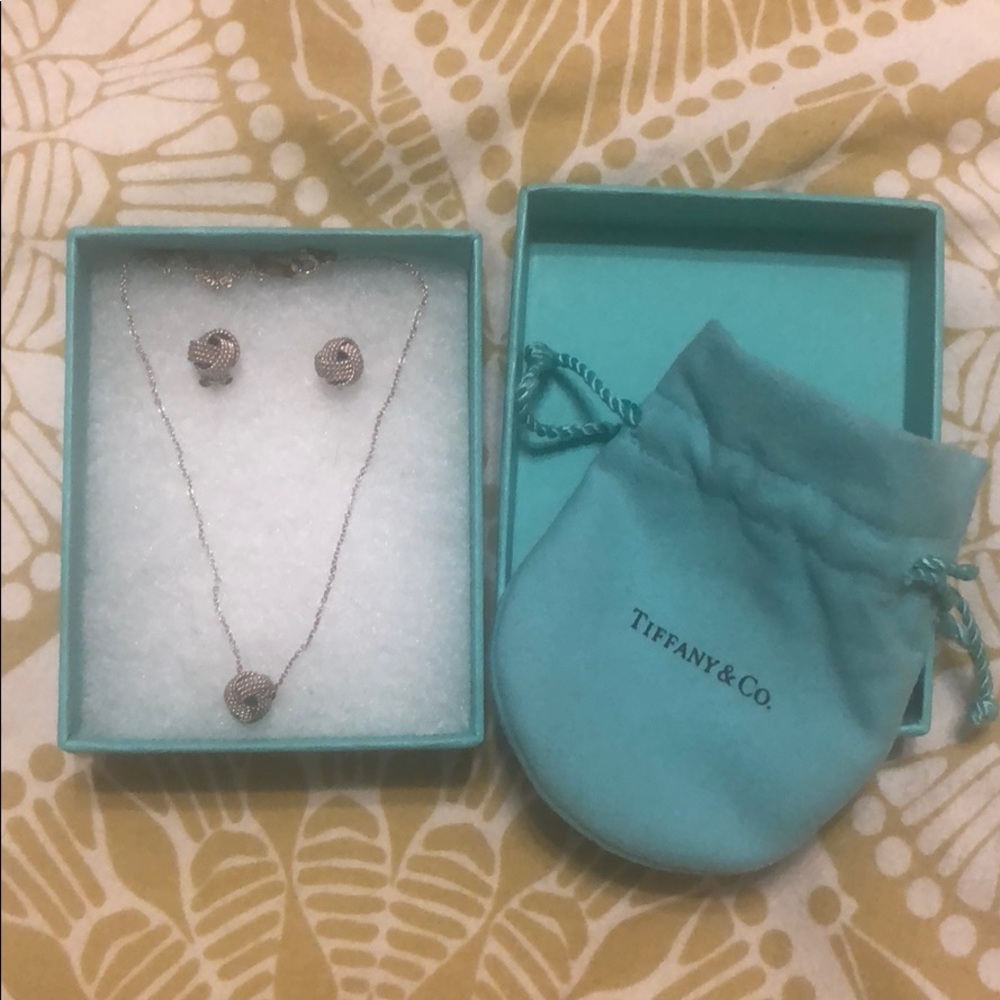 Silver knot Tiffany necklace and earrings